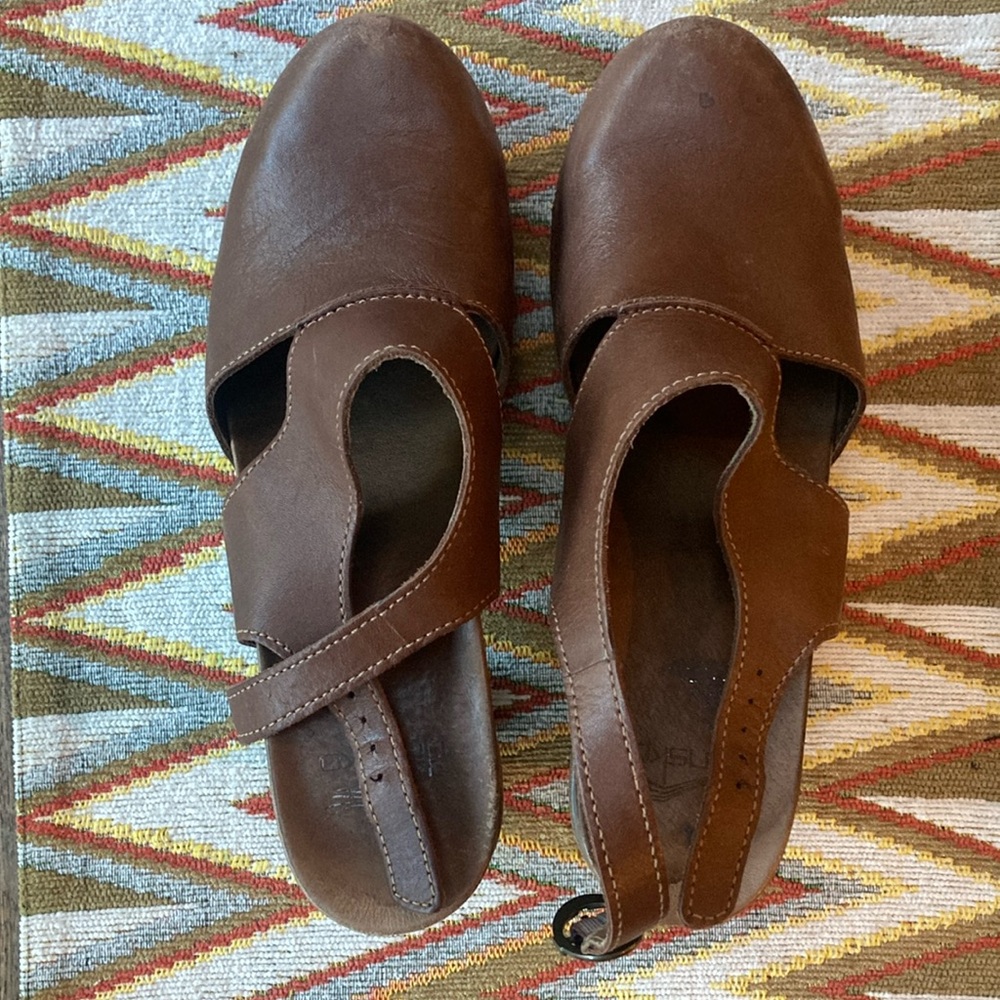 Dansko Closed Toe Strapback Heels Riley Clogs - Picture 3 of 5